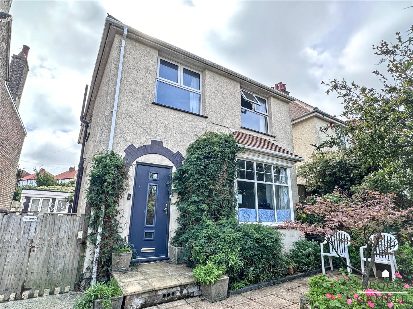 4 Bedroom House. Upwick Road in Eastbourne, East Sussex 36
